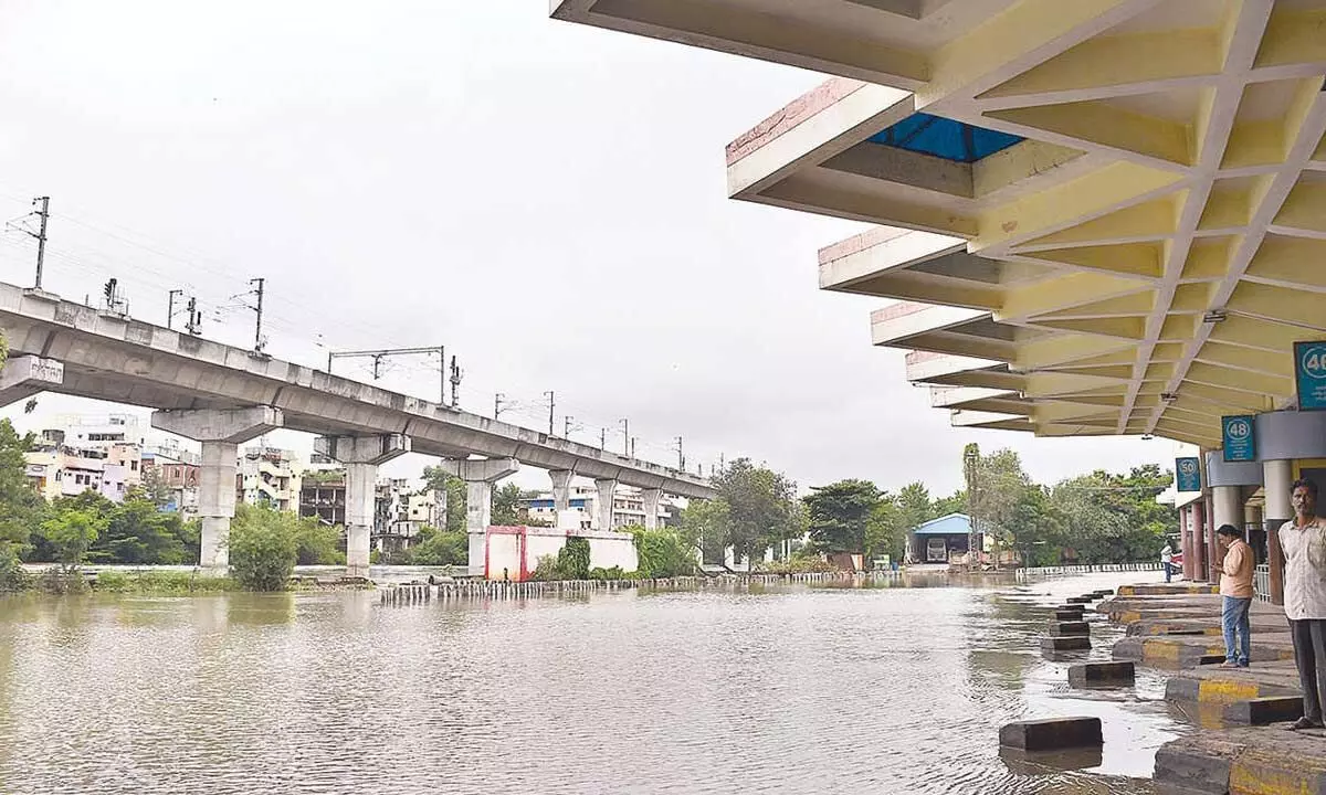 MGBS submerged; passengers in deep waters