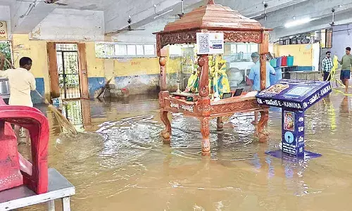 Officials vigilant even as Godavari level recedes