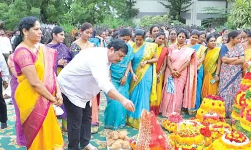 SBIT College celebrates Bathukamma with grandeur