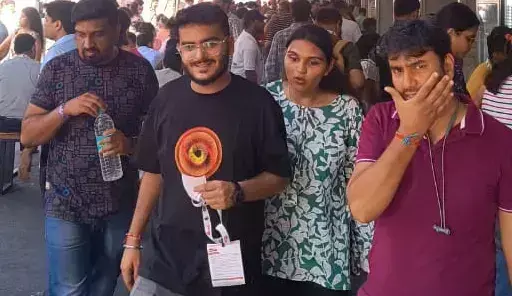 Dishes prepared by women entrepreneurs, served in clay cups and earthenware, add a traditional touch