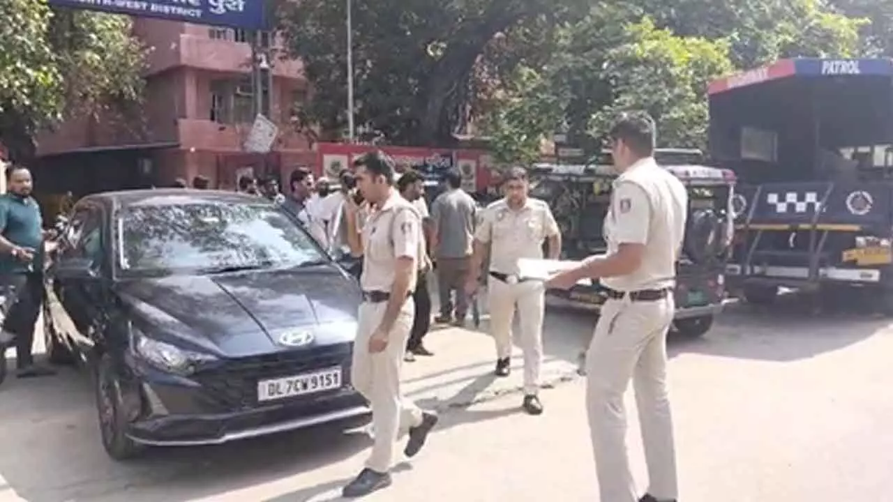 Three killed in suspected hit-and-run near Mukundpur flyover in Delhi Three killed in suspected hit-and-run near Mukundpur flyover in Delhi