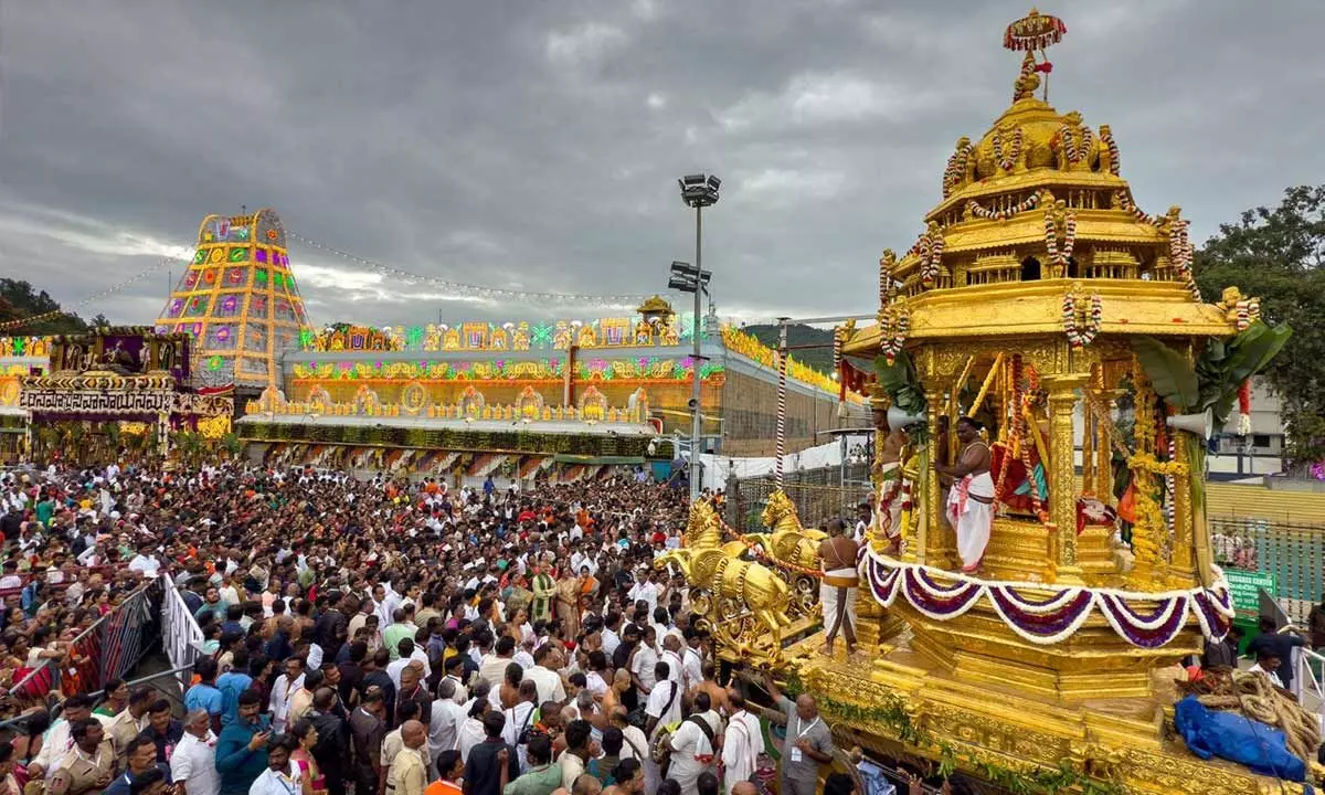 Sri Malayappa Swamy Blesses Devotees on Swarna Ratham