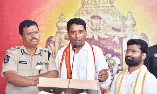 CM to present silk clothes to goddess today