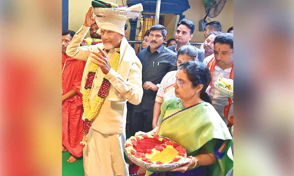 CM offers silk robes to Goddess Kanaka Durga CM offers silk robes to Goddess Kanaka Durga