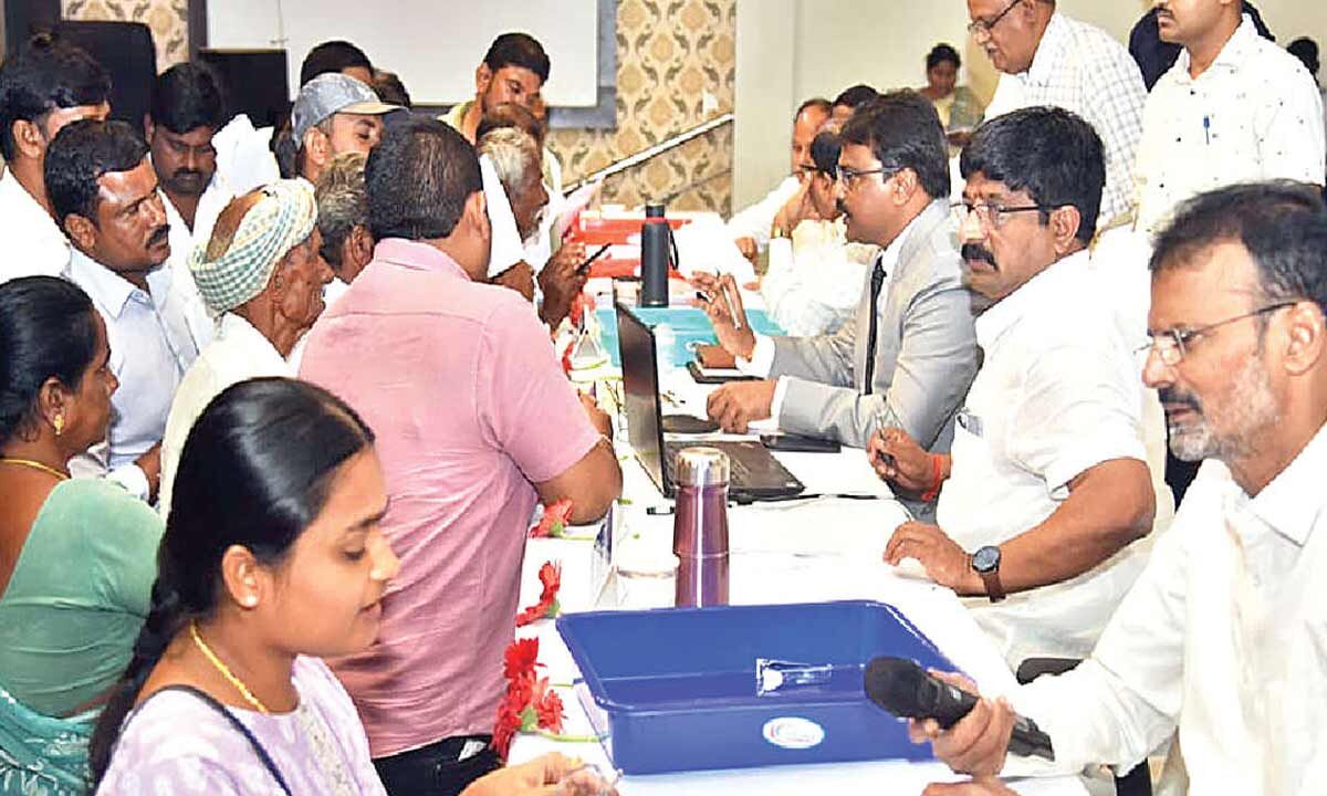 Puttaparthi SP Orders Swift Action on Public Grievances