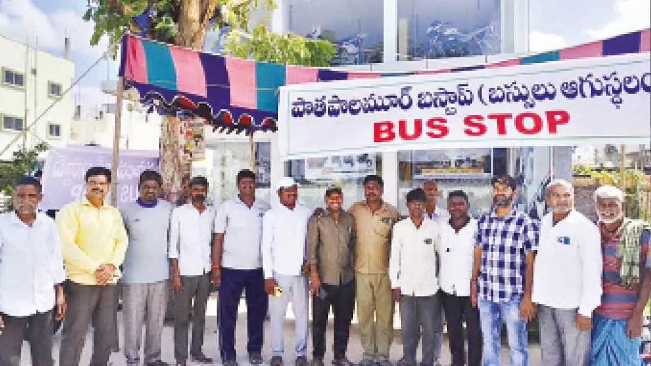 Protest staged over lack of bus stop Protest staged over lack of bus stop