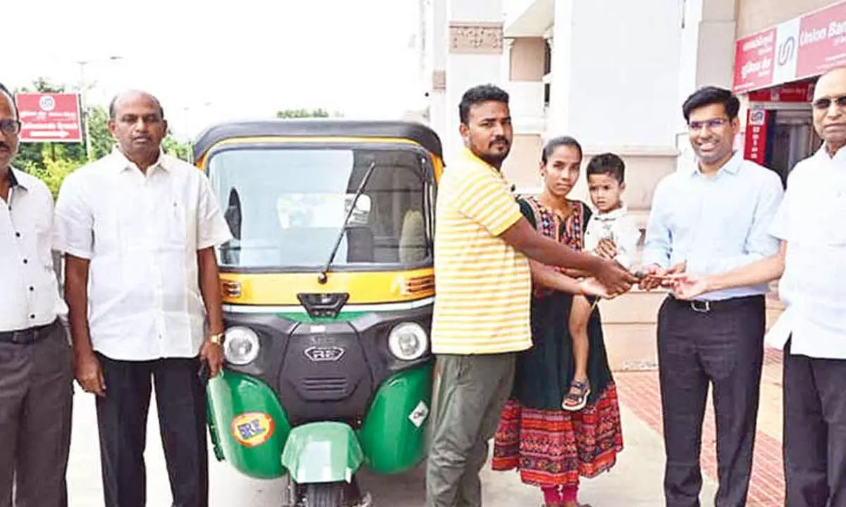 Collector arranges auto to needy family Collector arranges auto to needy family