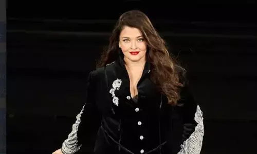 Aishwarya Rai Bachchan Stuns at Paris Fashion Week