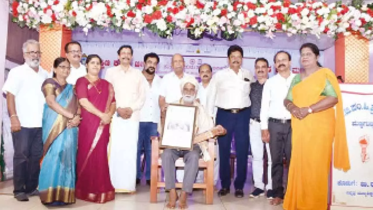 Veteran tiger dance leader honoured Veteran tiger dance leader honoured