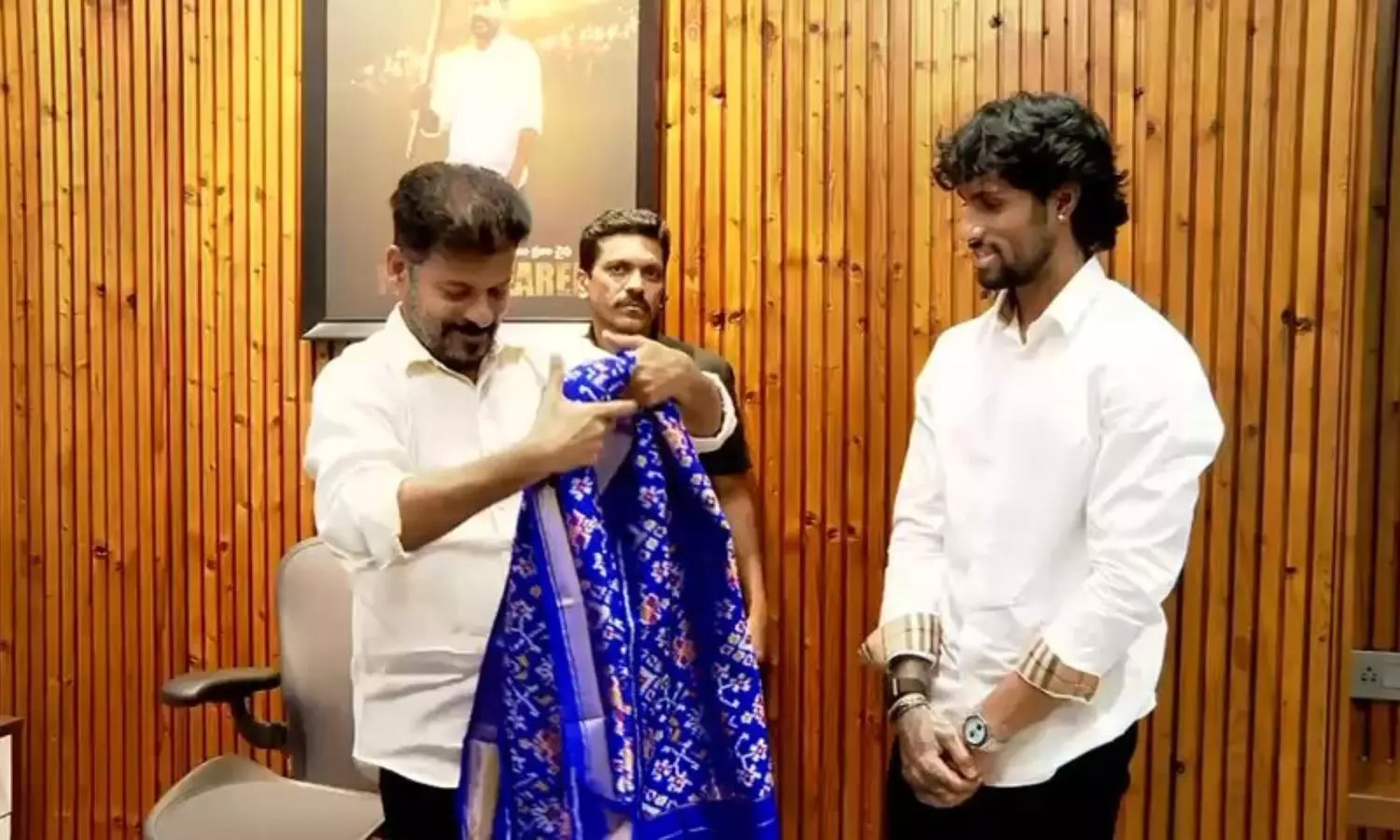 Tilak Varma Meets Hyderabad CM After Asia Cup Win | HCA Awards Rs 10 Lakh Tilak Varma Meets Hyderabad CM After Asia Cup Win | HCA Awards Rs 10 Lakh