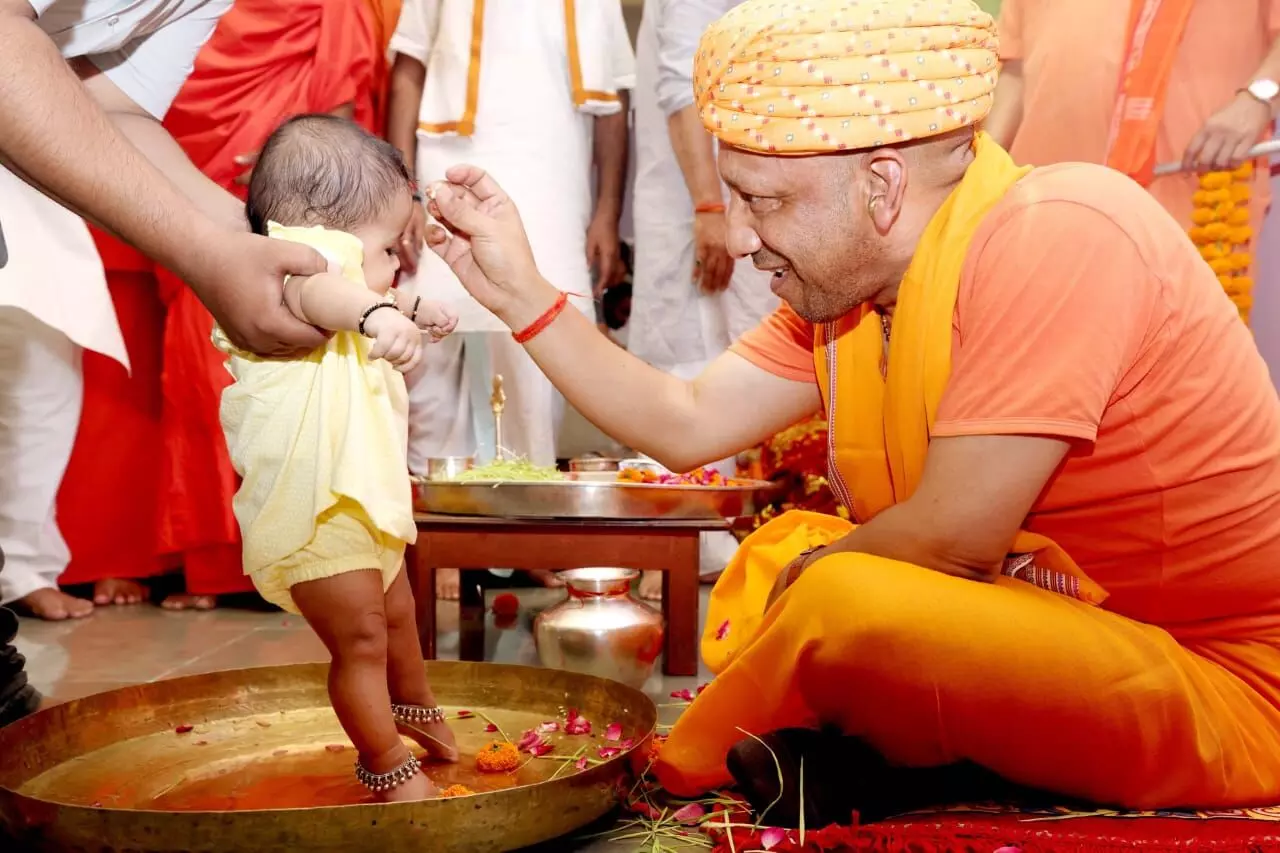 CM Yogi performs Kanya Pujan, worships Matru Shakti CM Yogi performs Kanya Pujan, worships Matru Shakti