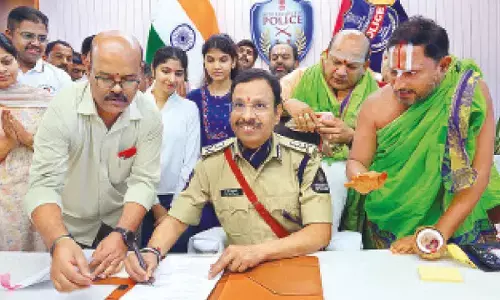 Sajjanar dons mantle of Hyd’bad Commissioner of Police