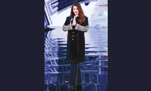 Aishwarya Rai Bachchan stuns at Paris Fashion Week