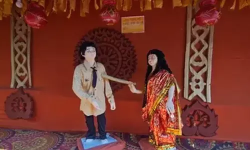 Ranchi: Politically-themed Durga Puja pandal captivates crowd; Rabri Devi shown beating Tej Pratap Yadav