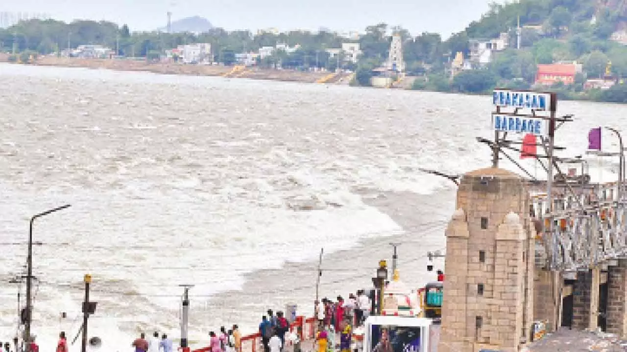 Flood at Prakasam barrage begins to recede