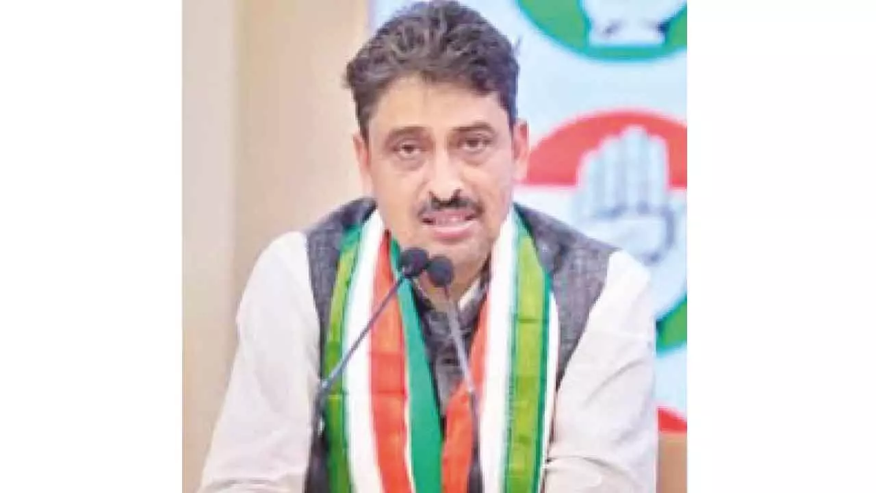 cops detain Cong MP, SP MLA to prevent them from visiting Bareilly cops detain Cong MP, SP MLA to prevent them from visiting Bareilly