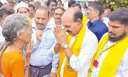 Minister Farooq distributes pensions in Nandyal