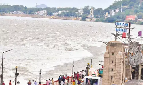 Flood at Prakasam barrage begins to recede