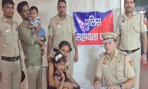 Lost in mela, Delhi Police help reunite 5-year-old girl with family