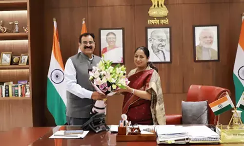 Rekha Gupta, Chief Secretary Rajeev Verma discuss future projects