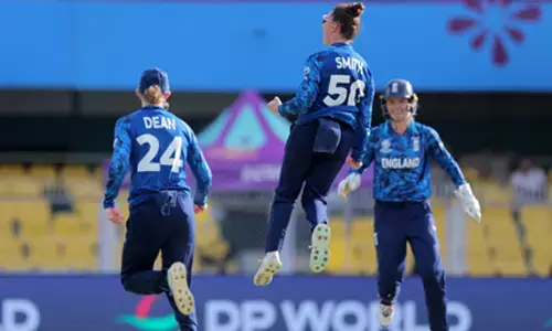 Womens World Cup: Smith shines as England reduce South Africa to second-lowest total of 69
