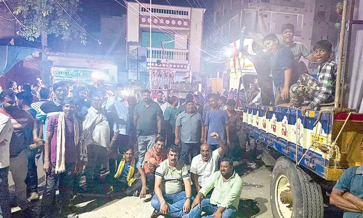Devotees protest at midnight after cops drag DJ away