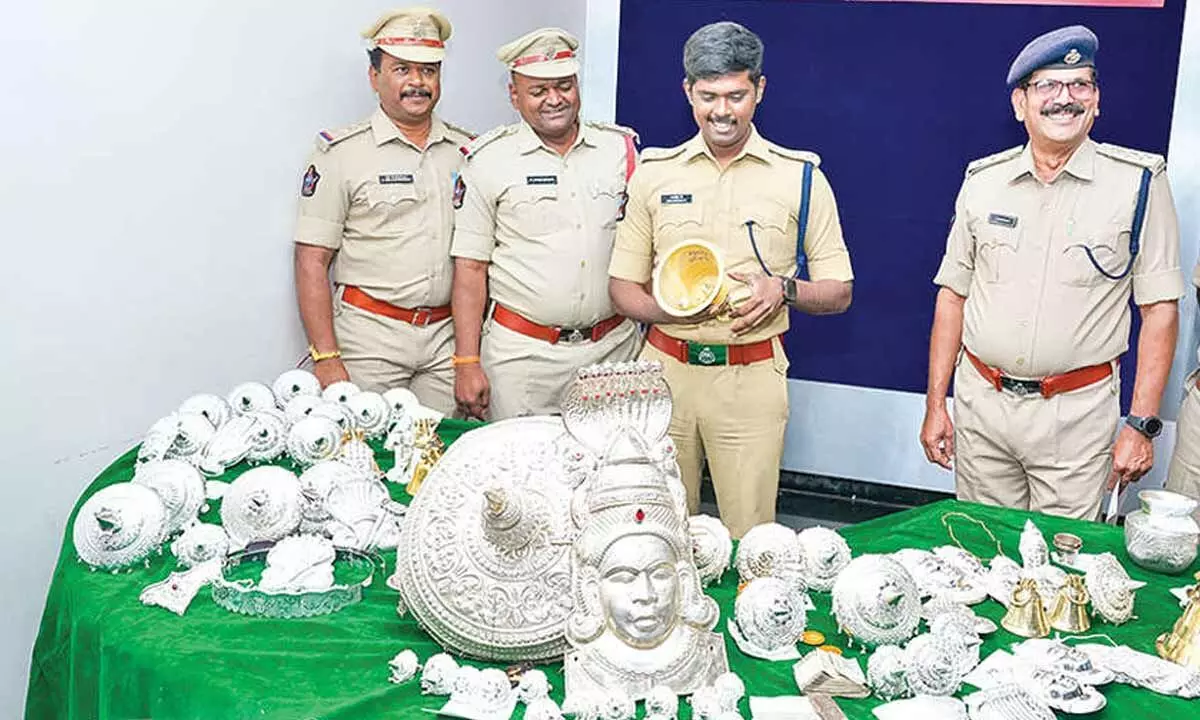 Interstate gang arrested for temple burglaries in Anantapur Interstate gang arrested for temple burglaries in Anantapur