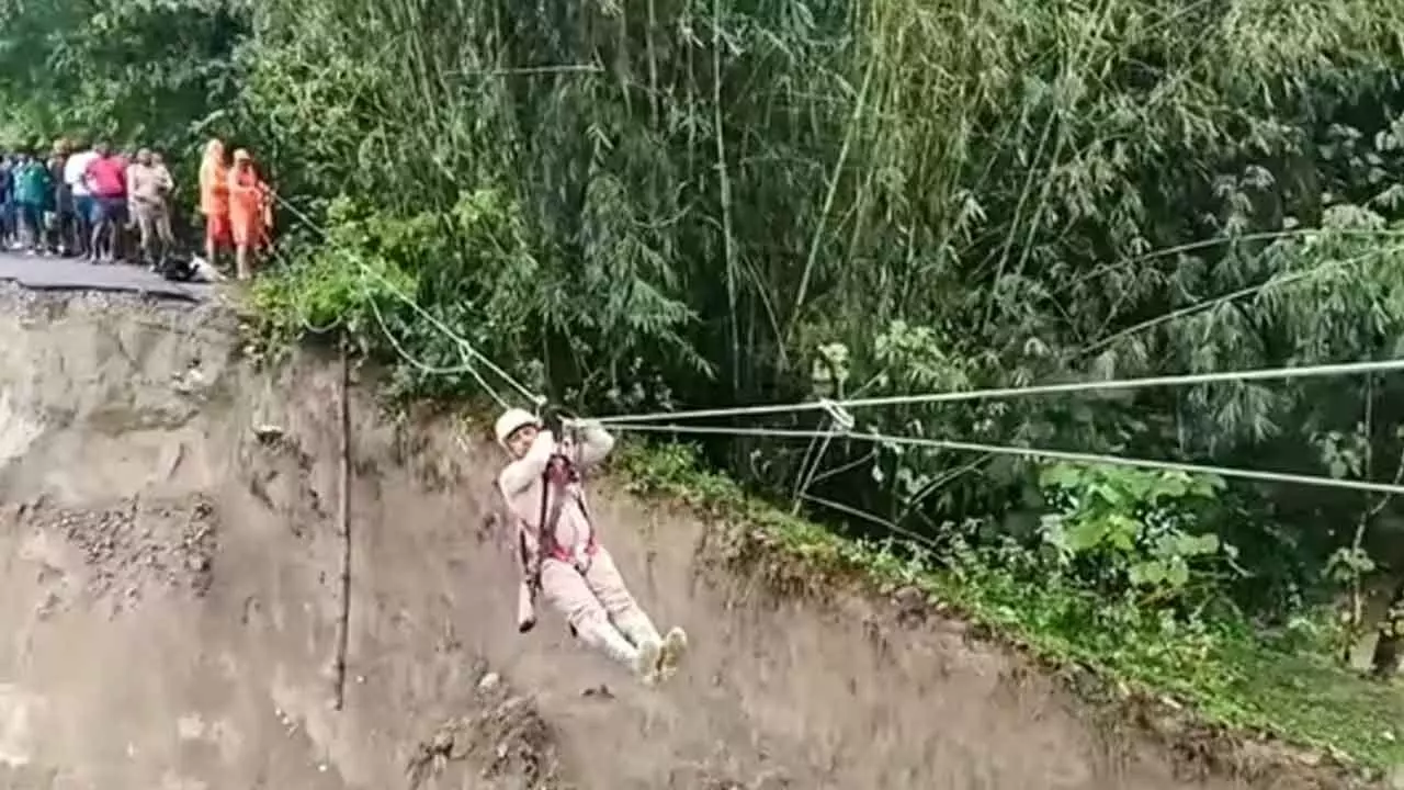 Severe Landslides In Darjeeling Kill At Least 17, Rescue Efforts Continue Amid Heavy Rain Severe Landslides In Darjeeling Kill At Least 17, Rescue Efforts Continue Amid Heavy Rain