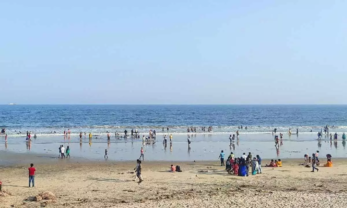Police, swimmers rescue 2 tourists Police, swimmers rescue 2 tourists