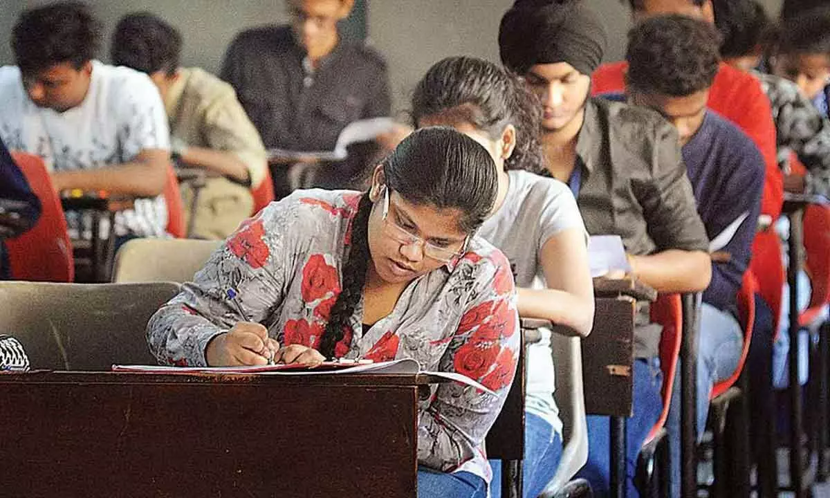 SP visits APP exam centre