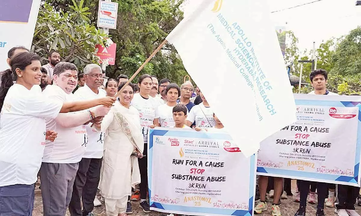 Ponnam flags off run to raise awareness against drug abuse Ponnam flags off run to raise awareness against drug abuse