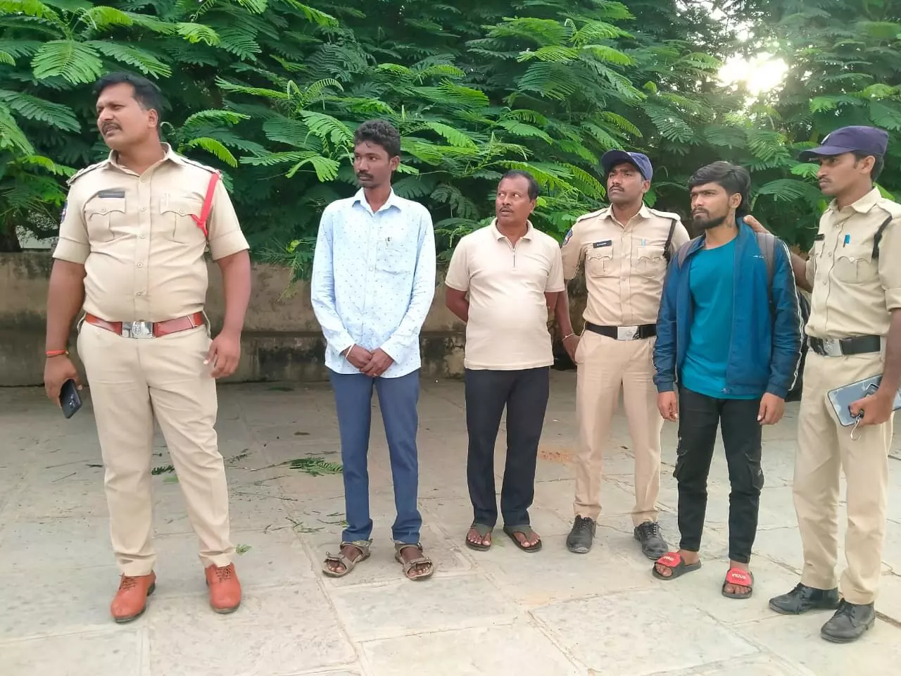 Pebbair SI Yugandhar Reddy caught with ganja Pebbair SI Yugandhar Reddy caught with ganja