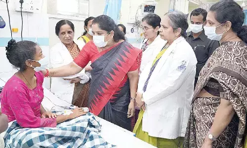 Minister visits KGH, examines treatment provided to students