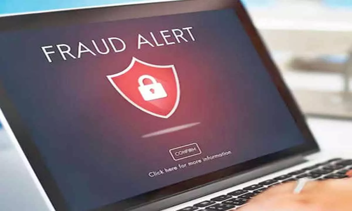 Police arrest 2 from Guj for duping man of Rs 11L Police arrest 2 from Guj for duping man of Rs 11L