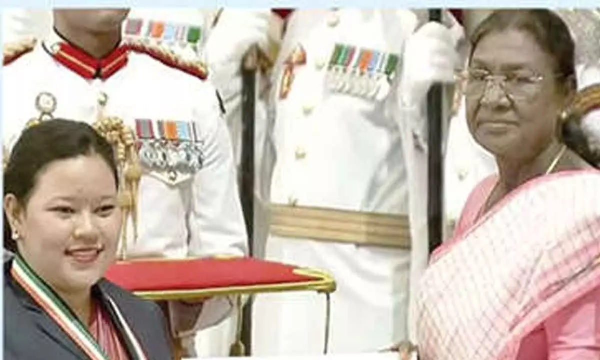 Prez bestows Pritika with MyBharat-NSS Award Prez bestows Pritika with MyBharat-NSS Award