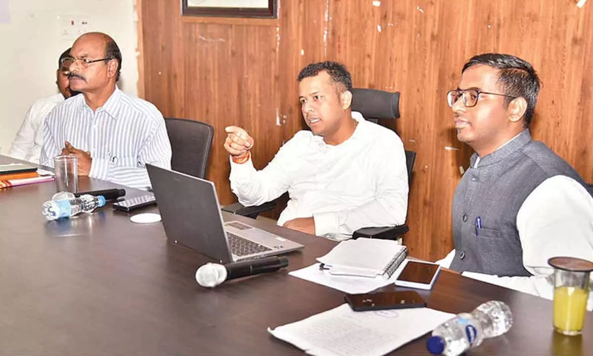 Collector assures justice to farmers Collector assures justice to farmers