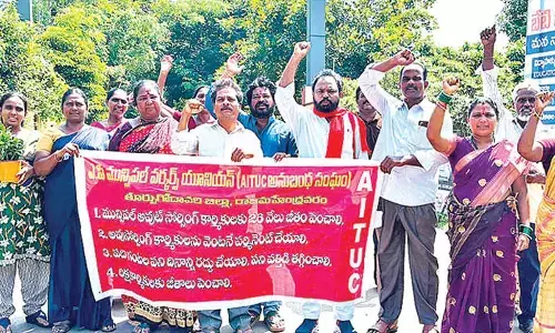 Municipal workers demand filling of commissioner’s post