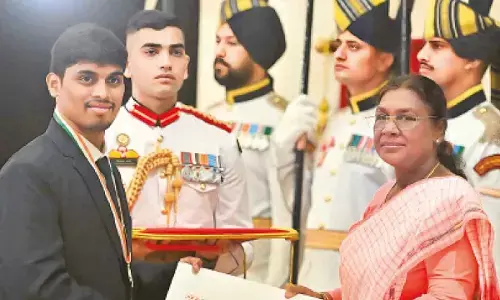 Sircilla student receives NSS National Award from Prez Murmu