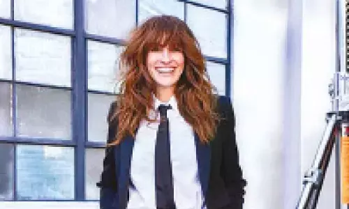 Julia Roberts concerned over young people’s use of mobile phones