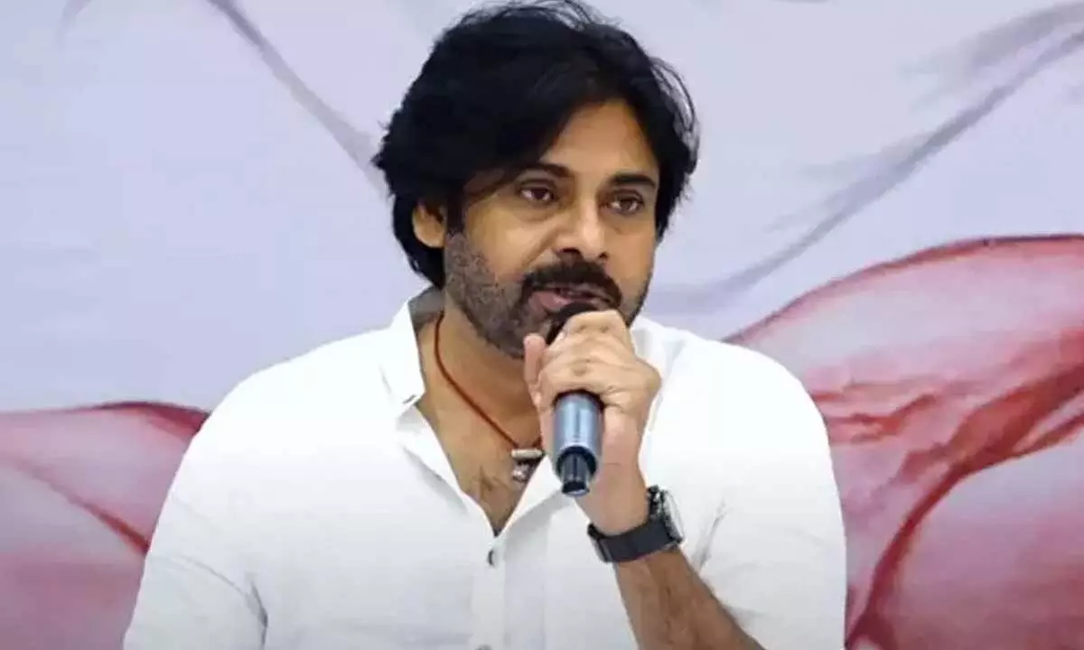 Pawan Kalyan meets fishermens and officials in Uppada of Kakinada