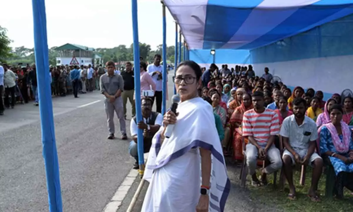 Bengal expedites crop insurance scheme for flood-hit farmers; over 18,000 hectares of agri land flooded Bengal expedites crop insurance scheme for flood-hit farmers; over 18,000 hectares of agri land flooded