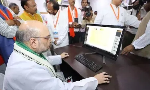 Shah goes desi with Zoho mail