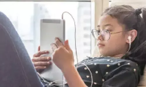 Growing digital dependency major factor behind increasing eye problems