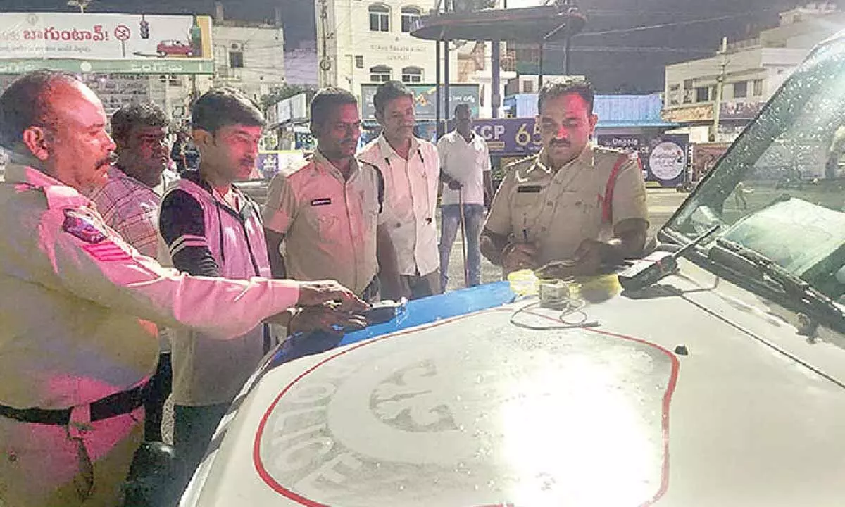 Fingerprints of suspects help police curb crimes Fingerprints of suspects help police curb crimes