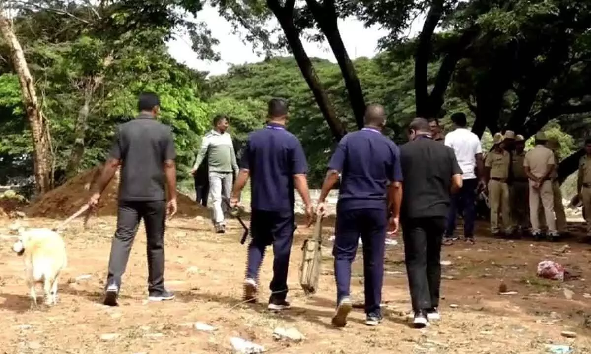 Mysuru Girl Rape-Murder Case: Accused Shot While Attempting Escape During Police Transit Mysuru Girl Rape-Murder Case: Accused Shot While Attempting Escape During Police Transit