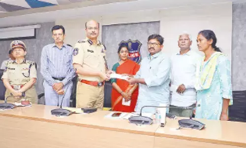 3 top Maoist leaders surrender, receive Rs 20 lakh each