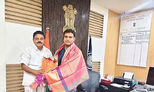 Dr Palle Raghunath Reddy hails transferred Joint Collector Abhishek Kumar