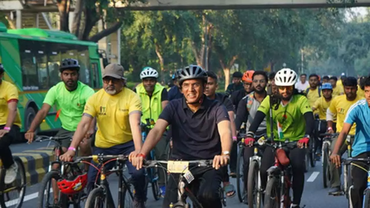 Mandaviya leads ‘Sundays on Cycle’ in New Delhi with doctors and health professionals Mandaviya leads ‘Sundays on Cycle’ in New Delhi with doctors and health professionals