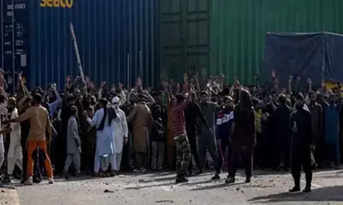 Pakistan: Pro-Palestine protests turn violent, Islamist group workers clash with police