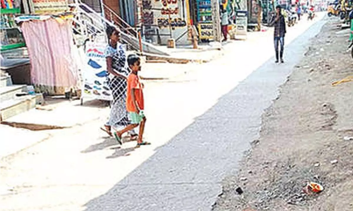 Noonipalle residents fume over bad roads Noonipalle residents fume over bad roads